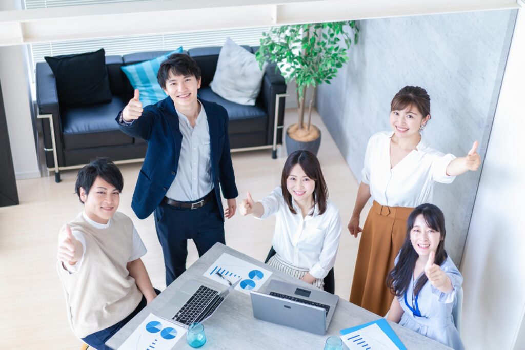 SNS運用代行は個人と会社どちらに頼む?料金・リスク・向き不向きを比較